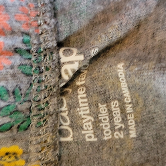 Gap shorts 2T - Picture 3 of 3